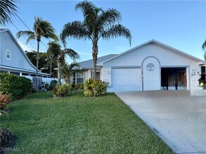 607 SE 13th St in Cape Coral, FL - Building Photo - Building Photo