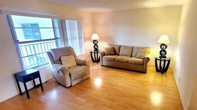 2901 NW 47th Ter, Unit 247B in Lauderdale Lakes, FL - Building Photo - Building Photo