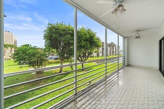 200 Waterway Dr S, Unit 202 in Lantana, FL - Foto de edificio - Building Photo