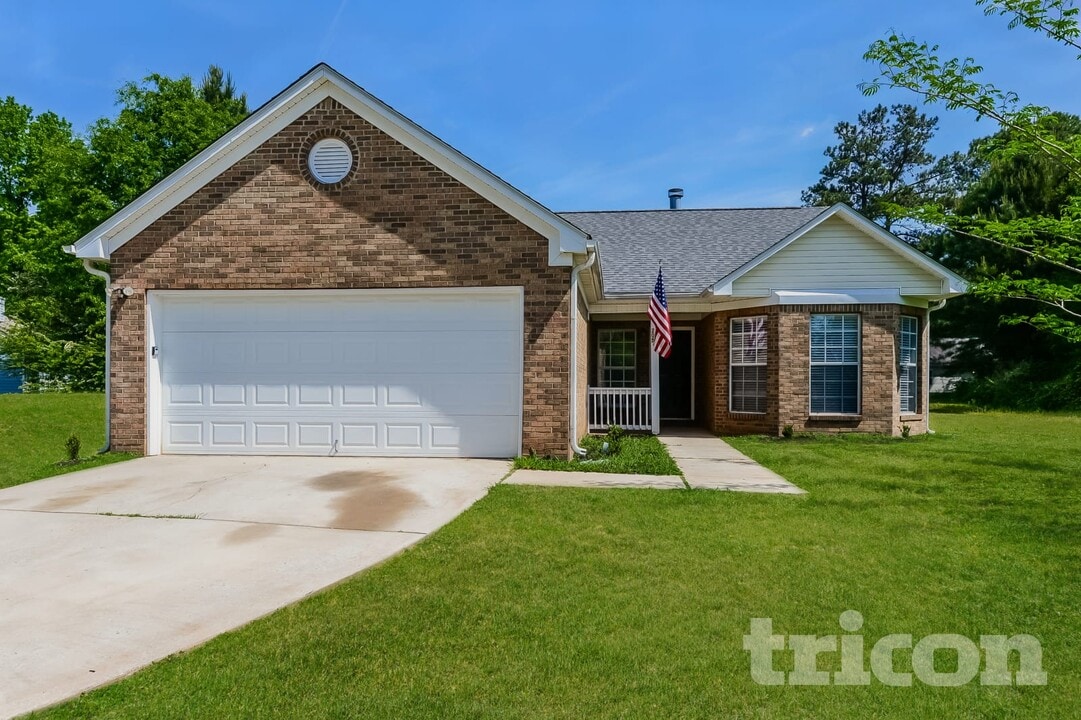 205 Inverness Trce in Riverdale, GA - Building Photo