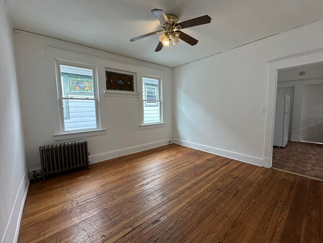 66 Louis St in New Brunswick, NJ - Foto de edificio - Building Photo