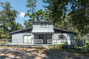 1327 Linda Ann Dr in Tallahassee, FL - Building Photo