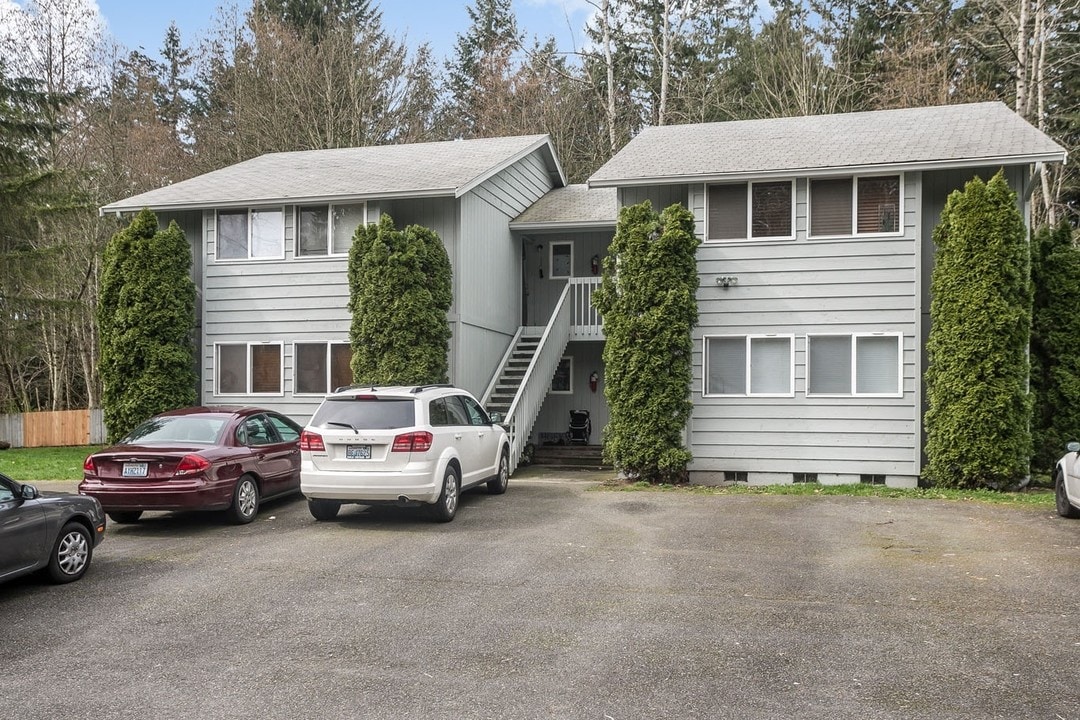 5810 186th Ave E in Lake Tapps, WA - Foto de edificio
