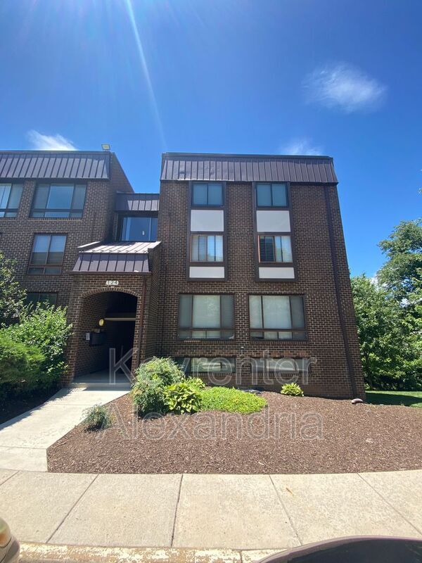 124 Roberts Ln in Alexandria, VA - Building Photo - Building Photo