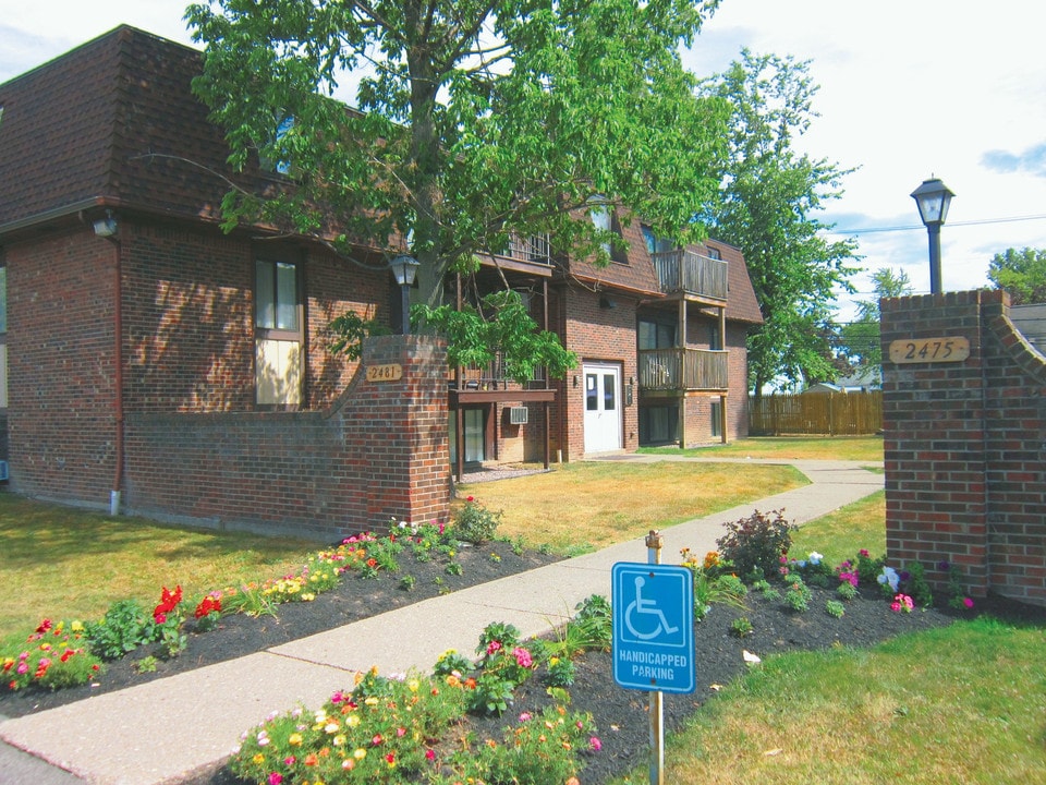 Sheridan Drive Apartments in Tonawanda, NY - Building Photo