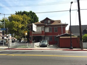 232-236 N Avenue 54 in Los Angeles, CA - Foto de edificio - Building Photo