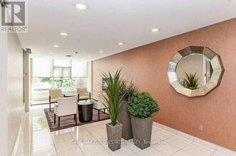 2665-2665 Windwood Dr. in Mississauga, ON - Building Photo - Building Photo