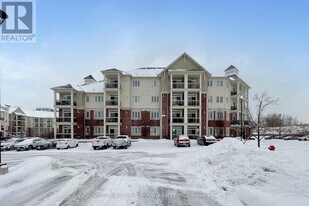 80 Aspen Springs Dr in Bowmanville, ON - Building Photo