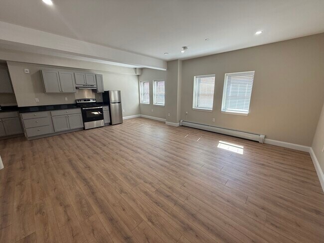 1050 Hancock St, Unit 11 in Quincy, MA - Foto de edificio - Building Photo