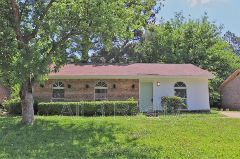 4446 Wimbledon Rd in Montgomery, AL - Building Photo