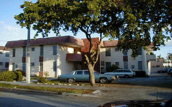 1119 NW 6th St in Miami, FL - Foto de edificio - Building Photo