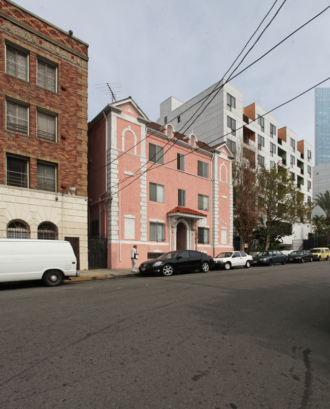 1241 Ingraham St in Los Angeles, CA - Foto de edificio - Building Photo