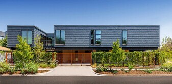 104 N Adams Ave in Dallas, TX - Building Photo