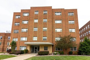 Windsor's Lakewood Properties in Lakewood, OH - Building Photo