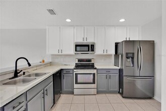 540 Cresting Oak Cir in Orlando, FL - Building Photo - Building Photo