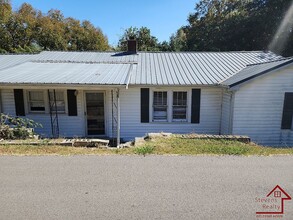 114 Knowles St in Sparta, TN - Building Photo - Building Photo