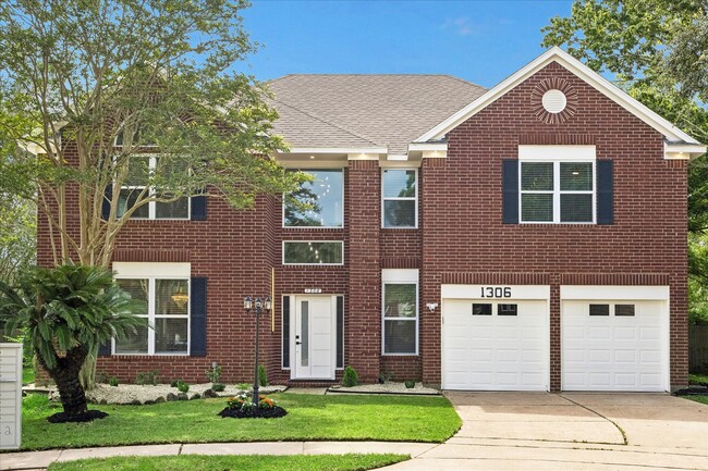 property at 1306 Hunter Wood Dr
