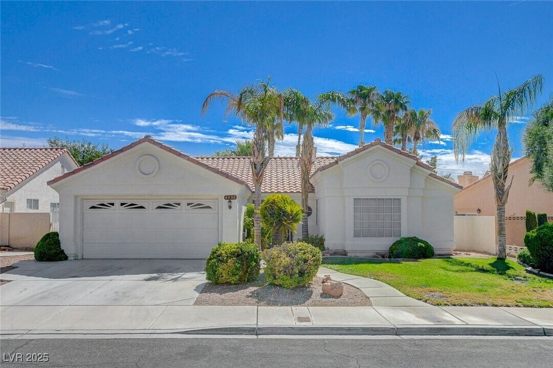 4432 Crimson Leaf Dr in Las Vegas, NV - Foto de edificio