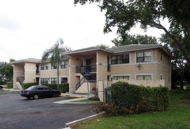 11570-11584 NW 42nd St in Coral Springs, FL - Building Photo - Building Photo