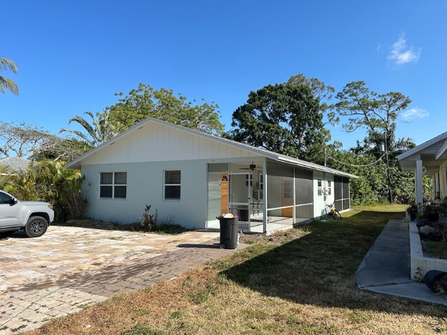 10281-10283 Carolina St in Bonita Springs, FL - Building Photo - Building Photo