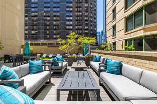 420 E Ohio in Chicago, IL - Building Photo