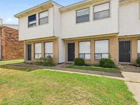 700 San Pedro Dr in College Station, TX - Building Photo