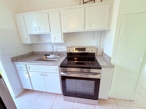 1045 NE 80th St in Miami, FL - Building Photo - Building Photo