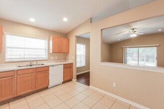 13223 Evening Sunset Ln in Riverview, FL - Foto de edificio - Building Photo