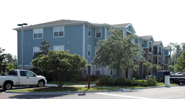 The Flats at UNF in Jacksonville, FL - Building Photo - Building Photo