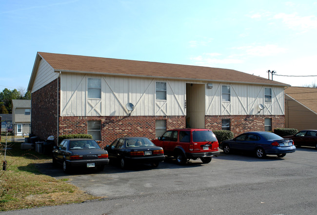 1330-1380 NW Village Oak Cir in Cleveland, TN - Building Photo - Building Photo