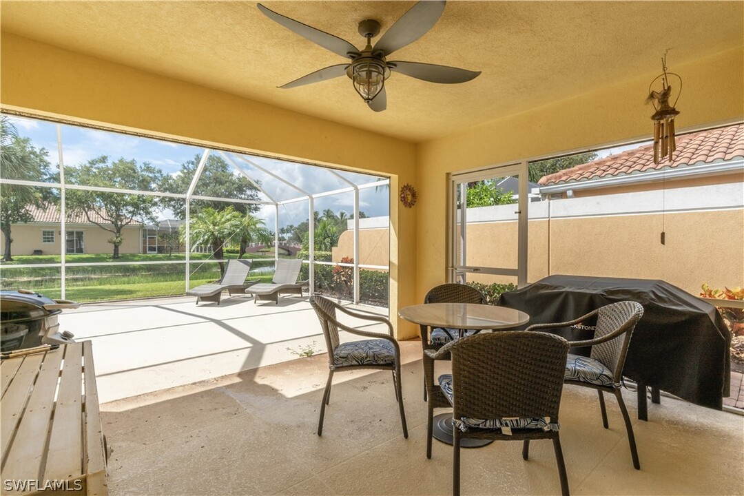 7430 Emilia Ln in Naples, FL - Foto de edificio