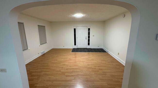 915 Betterly Rd in Springfield, MI - Building Photo - Building Photo