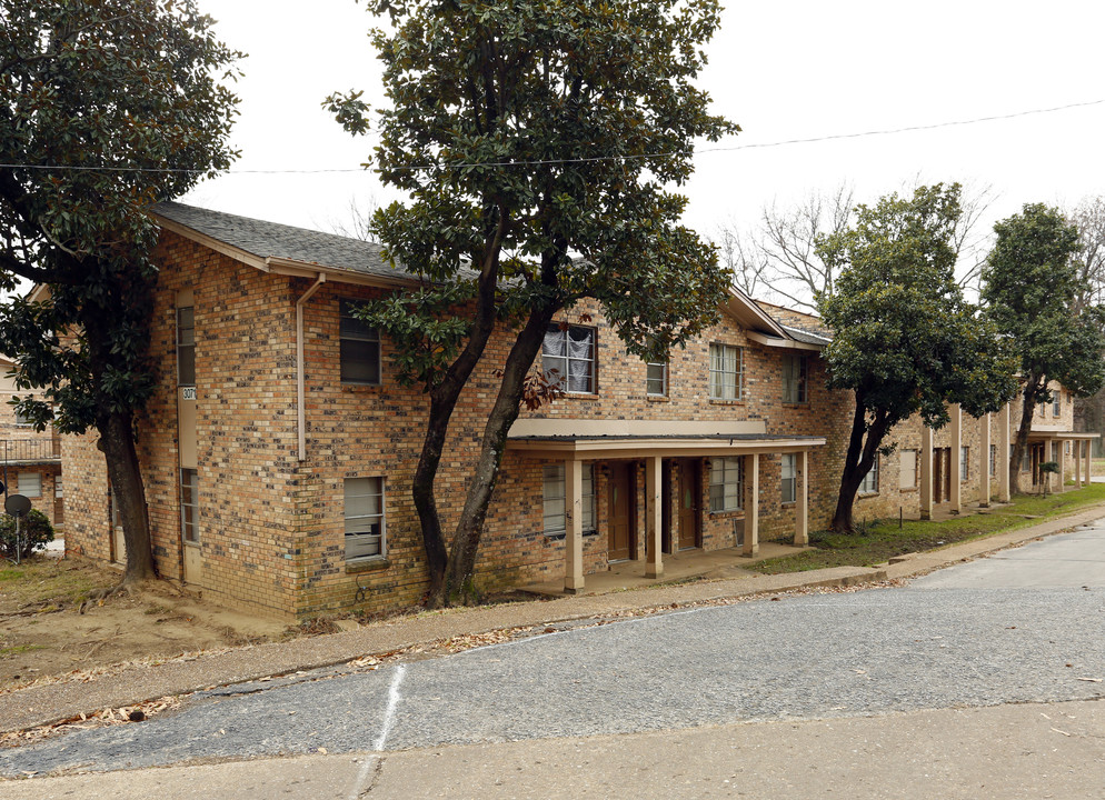 Whitney Manor Apartments in Memphis, TN - Building Photo