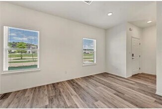 926 S Benchmark Ln in Fayetteville, AR - Foto de edificio - Building Photo