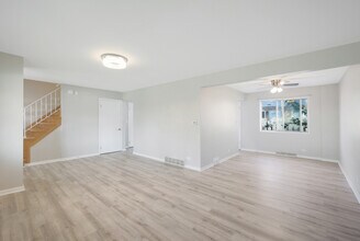 9002 N Clifton Ave in Niles, IL - Building Photo - Building Photo