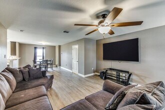 7828 Oxbow Way in San Antonio, TX - Building Photo - Building Photo