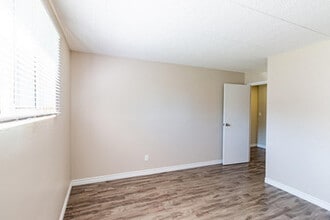 Cambridge Heights Apartments in Sault Ste Marie, ON - Building Photo - Building Photo