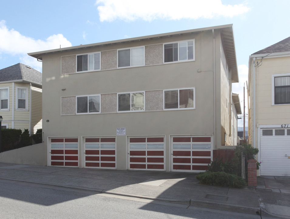 667 Baden Ave in South San Francisco, CA - Foto de edificio