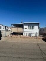 2105 Hermosa Dr in Bullhead City, AZ - Building Photo