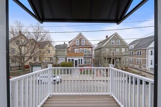16 Bartlett St, Unit 16A in Somerville, MA - Building Photo - Building Photo