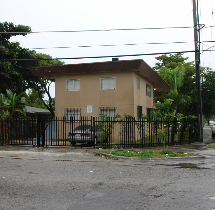 5975 NW 15th Ave in Miami, FL - Foto de edificio