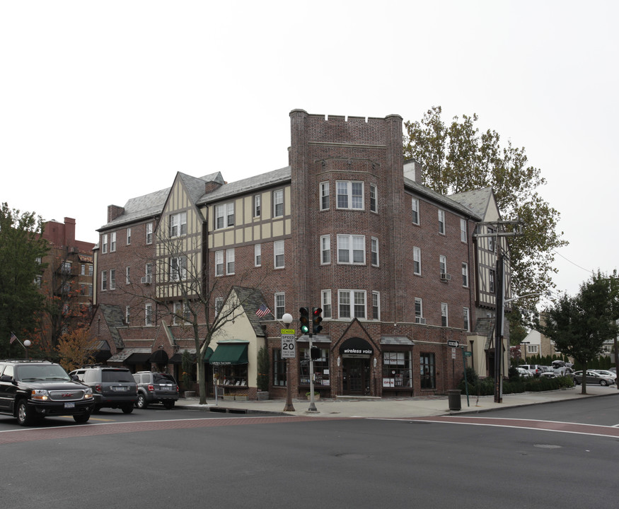 120-124 Pondfield Rd in Bronxville, NY - Foto de edificio