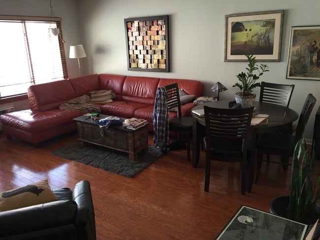 2619 W Agatite Ave, Unit 3C in Chicago, IL - Foto de edificio - Building Photo