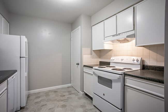 West Gate Terrace in Knoxville, TN - Building Photo - Interior Photo