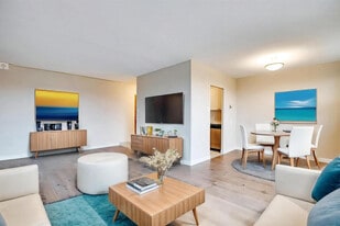 Aldershot Apartments in Burlington, ON - Building Photo