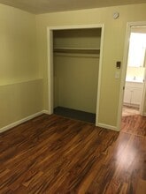 429 E Broadway St, Unit #1 in Winona, MN - Building Photo - Building Photo