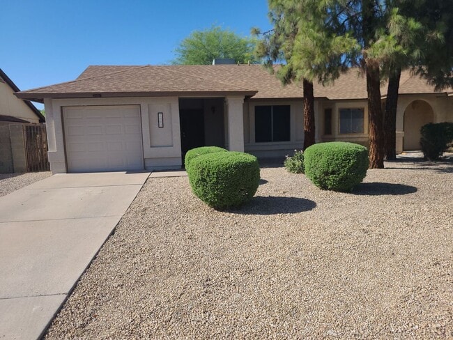 property at 2902 E Irwin Ave