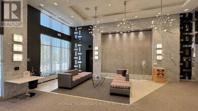 18-318 Graydon Hall Dr in Toronto, ON - Building Photo - Building Photo