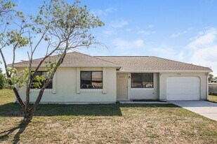 7574 Mesa St in North Port, FL - Building Photo