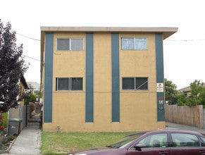 2426 12th Ave in Oakland, CA - Building Photo - Building Photo